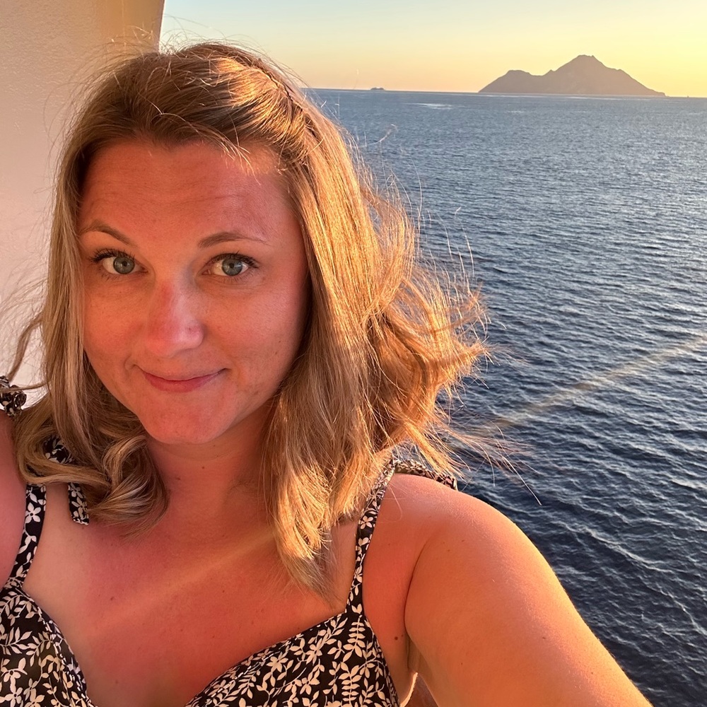 Meet your Posher, Holly